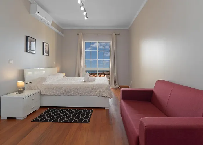 Charming In Villa Funchal (Madeira)